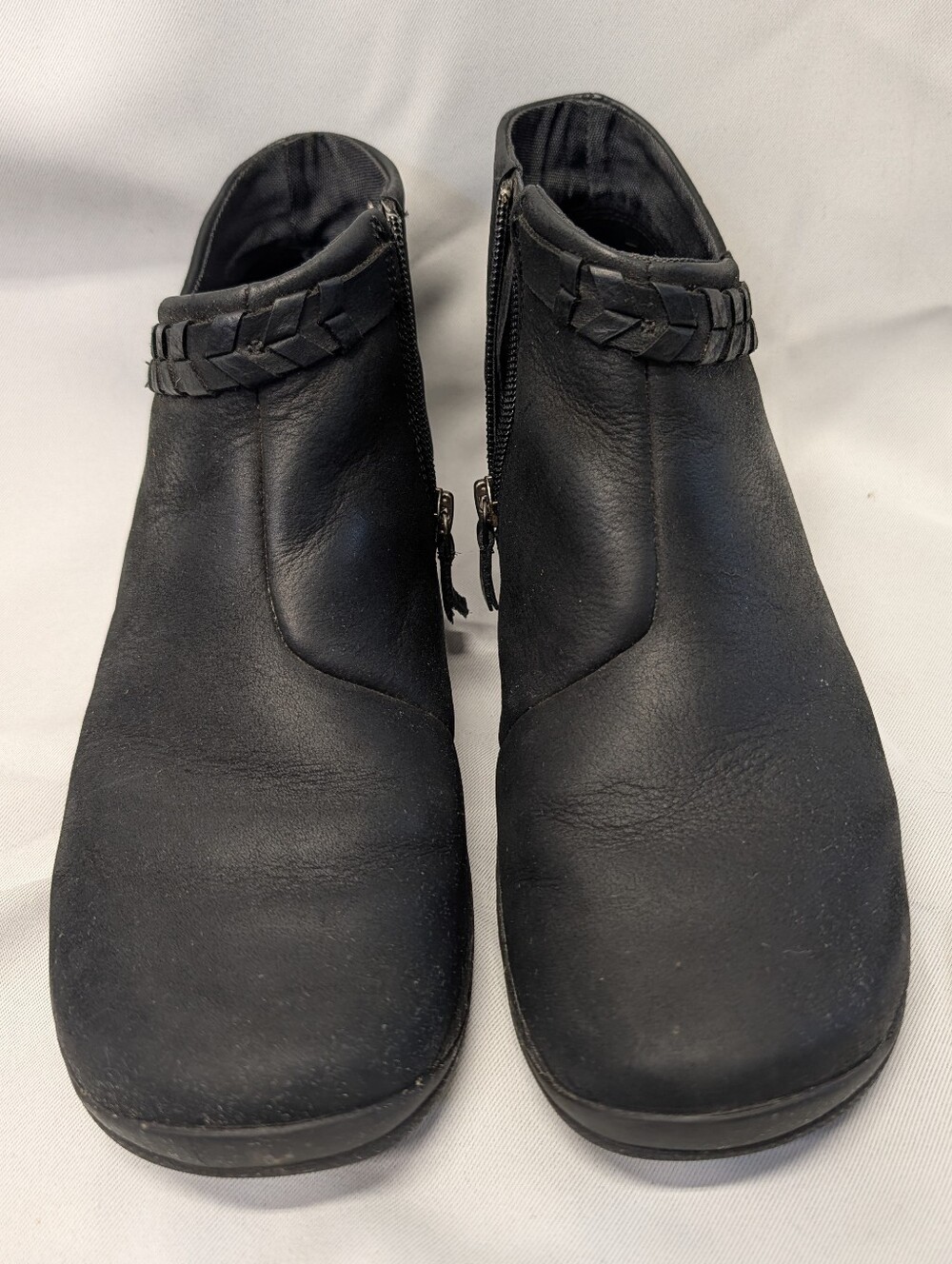 Merrell Women’s Black Ankle Booties with Braided Detail Size 10.5